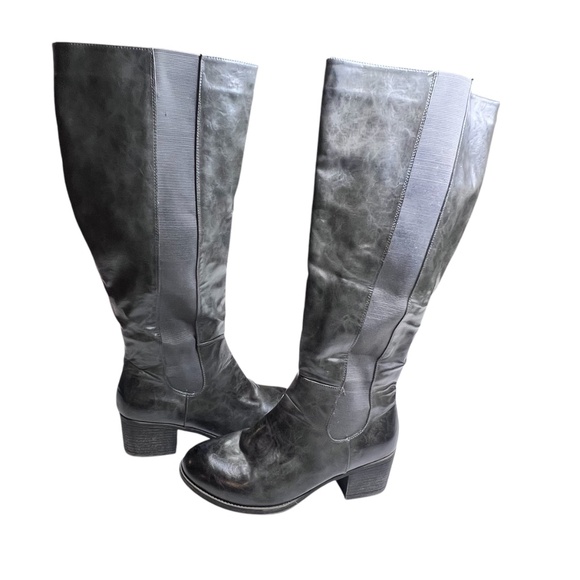 Torrid Knee High Stretch Side Zip Up Boots - Picture 5 of 16